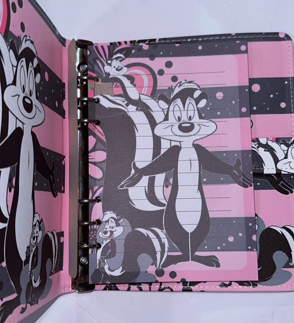Pepé Le Pew A5 Binder & Paper